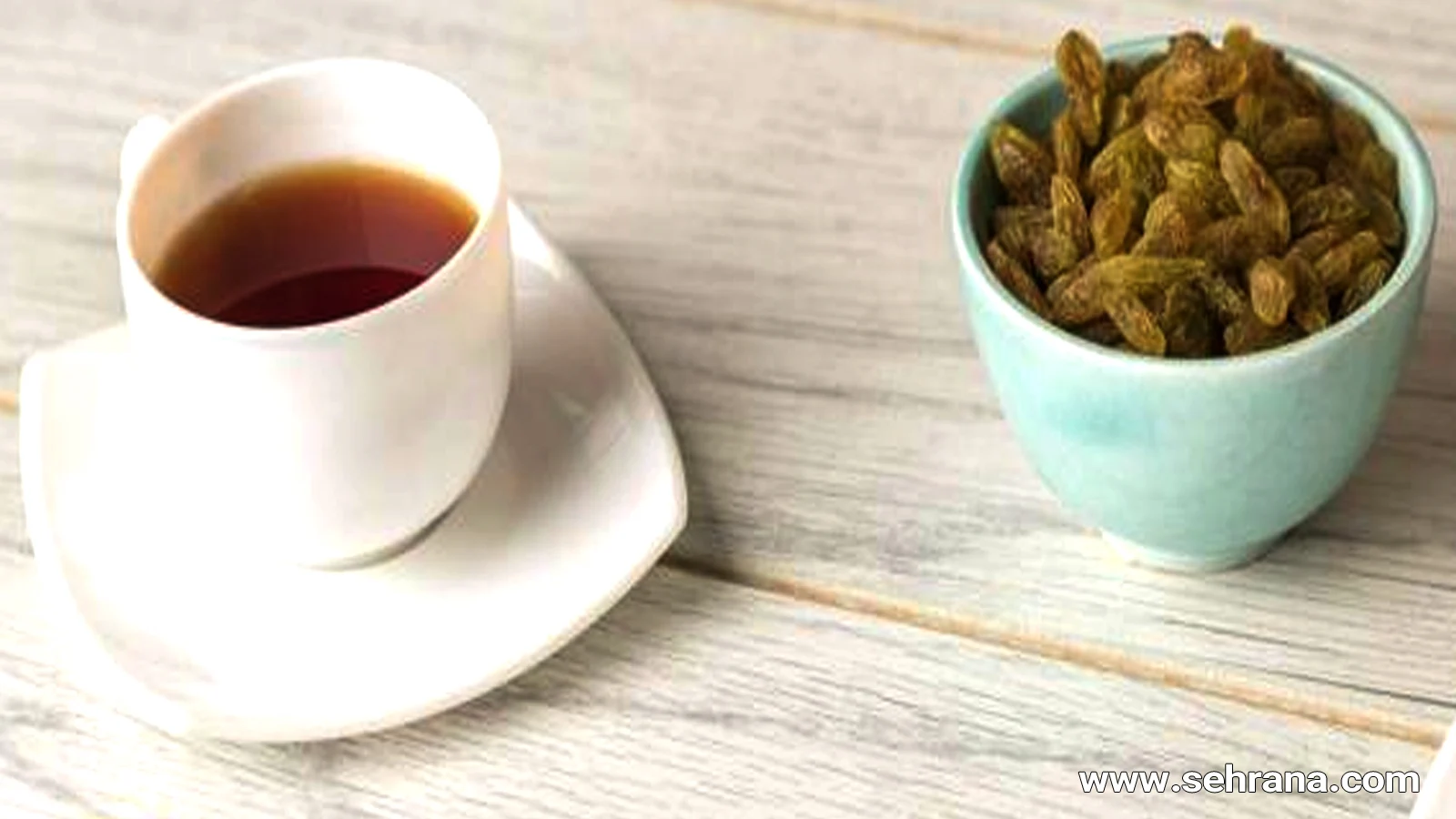مصرف کشمش سبزه با چای